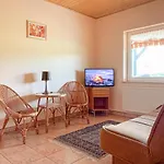 Holiday home Prosportowek - - Dom Blizniak Nad Jeziorem Z Duzym Ogrodem Powidz (Slupca)
