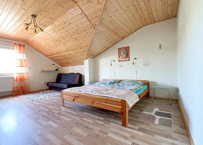 Hébergement de vacances Prosportowek - - Dom Blizniak Nad Jeziorem Z Duzym Ogrodem