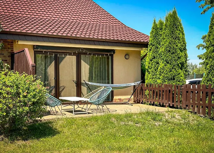 Hébergement de vacances Prosportowek - - Dom Blizniak Nad Jeziorem Z Duzym Ogrodem