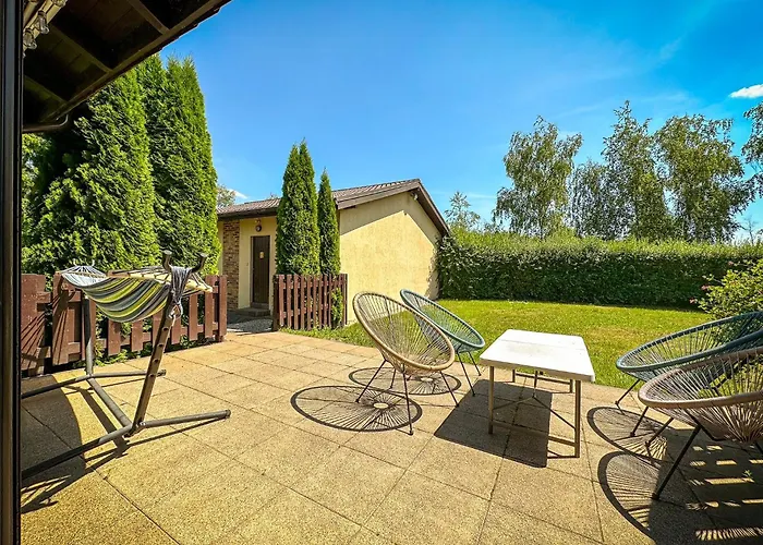 Hébergement de vacances Prosportowek - - Dom Blizniak Nad Jeziorem Z Duzym Ogrodem Powidz (Slupca)