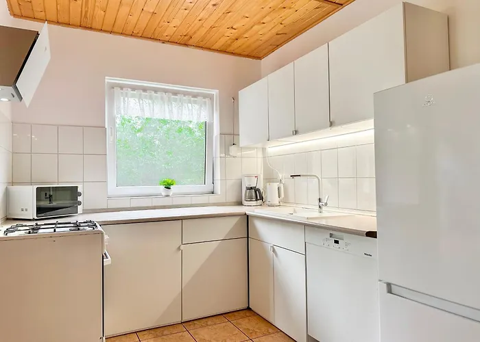 Hébergement de vacances Prosportowek - - Dom Blizniak Nad Jeziorem Z Duzym Ogrodem Powidz (Slupca)