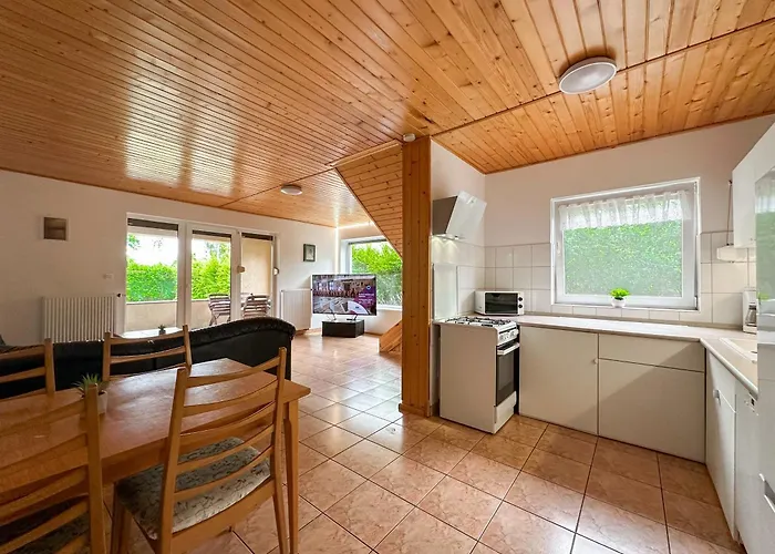 Hébergement de vacances Prosportowek - - Dom Blizniak Nad Jeziorem Z Duzym Ogrodem