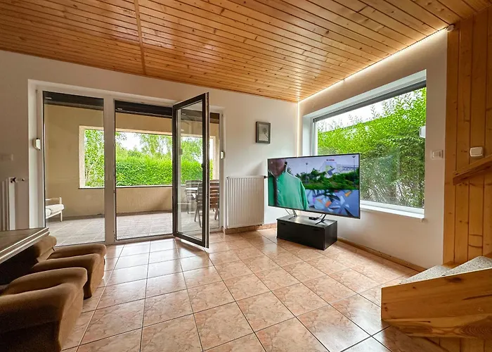 Hébergement de vacances Prosportowek - - Dom Blizniak Nad Jeziorem Z Duzym Ogrodem *