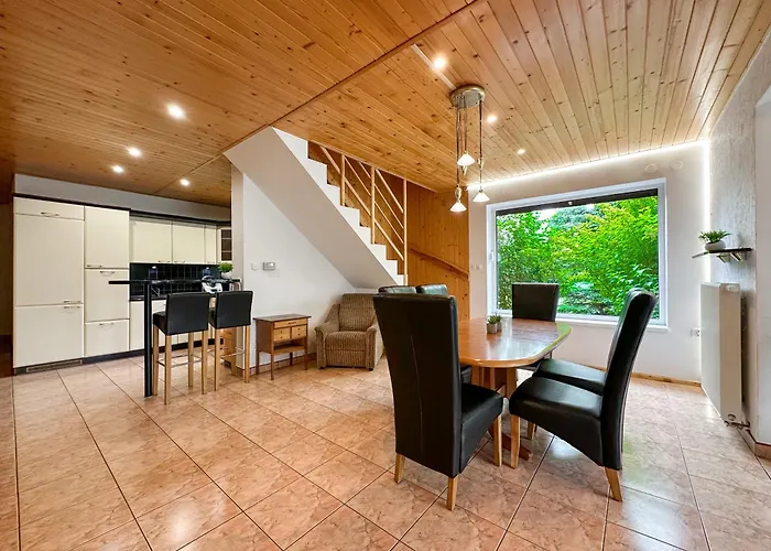 Hébergement de vacances Prosportowek - - Dom Blizniak Nad Jeziorem Z Duzym Ogrodem Powidz (Slupca)